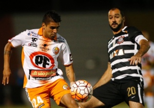 Corinthians faz gol no fim e vence em estreia pela Libertadores no Chile