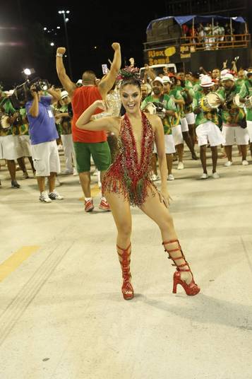 Paloma Bernardi sobre estreia como rainha de bateria: “Ser convidada para esse posto foi algo muito natural”