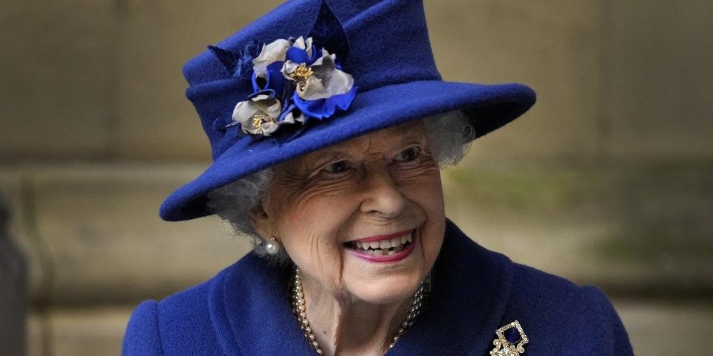 Rainha Elizabeth é hospitalizada para realizar exames, diz Palácio de Buckingham
