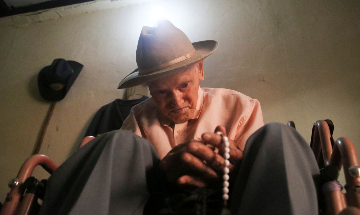 Homem mais velho do mundo completa 113 anos nesta sexta e conta o segredo da longevidade