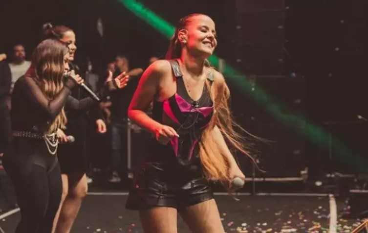 Maiara, da dupla com Maraísa, é criticada por show em SC: ‘Completamente alcoolizada’
