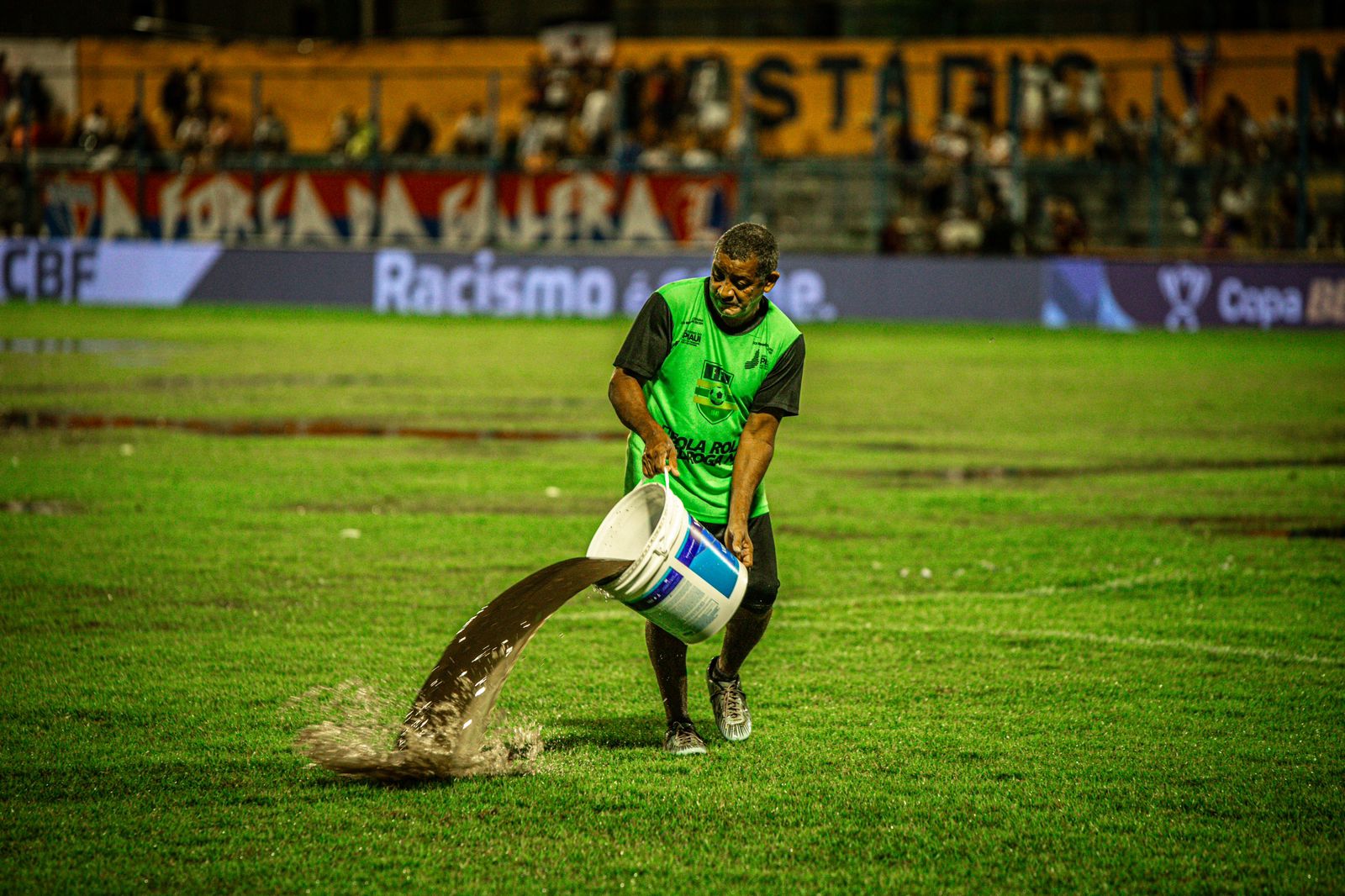 Forte chuva interrompe jogo entre Flu-PI x Fortaleza; segundo tempo será na segunda
