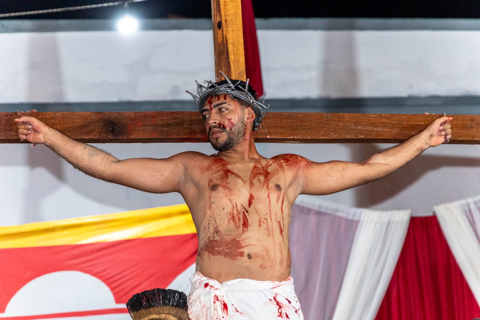 Encenação da Paixão de Cristo emociona e reúne grande número de pessoas em Valença do Piauí