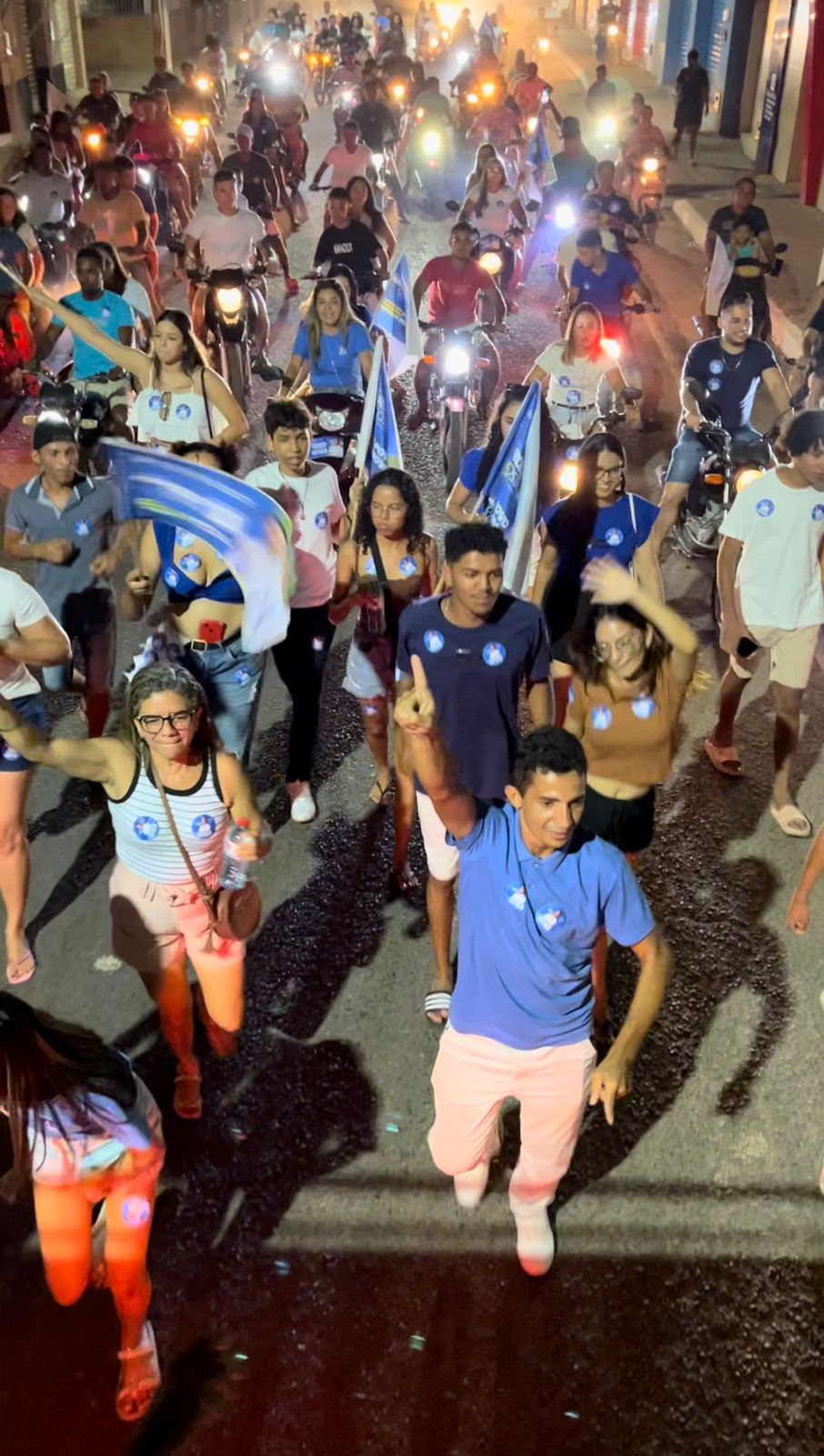 Candidato Leilivan Martins leva multidão às ruas no 1° arrastão em Valença