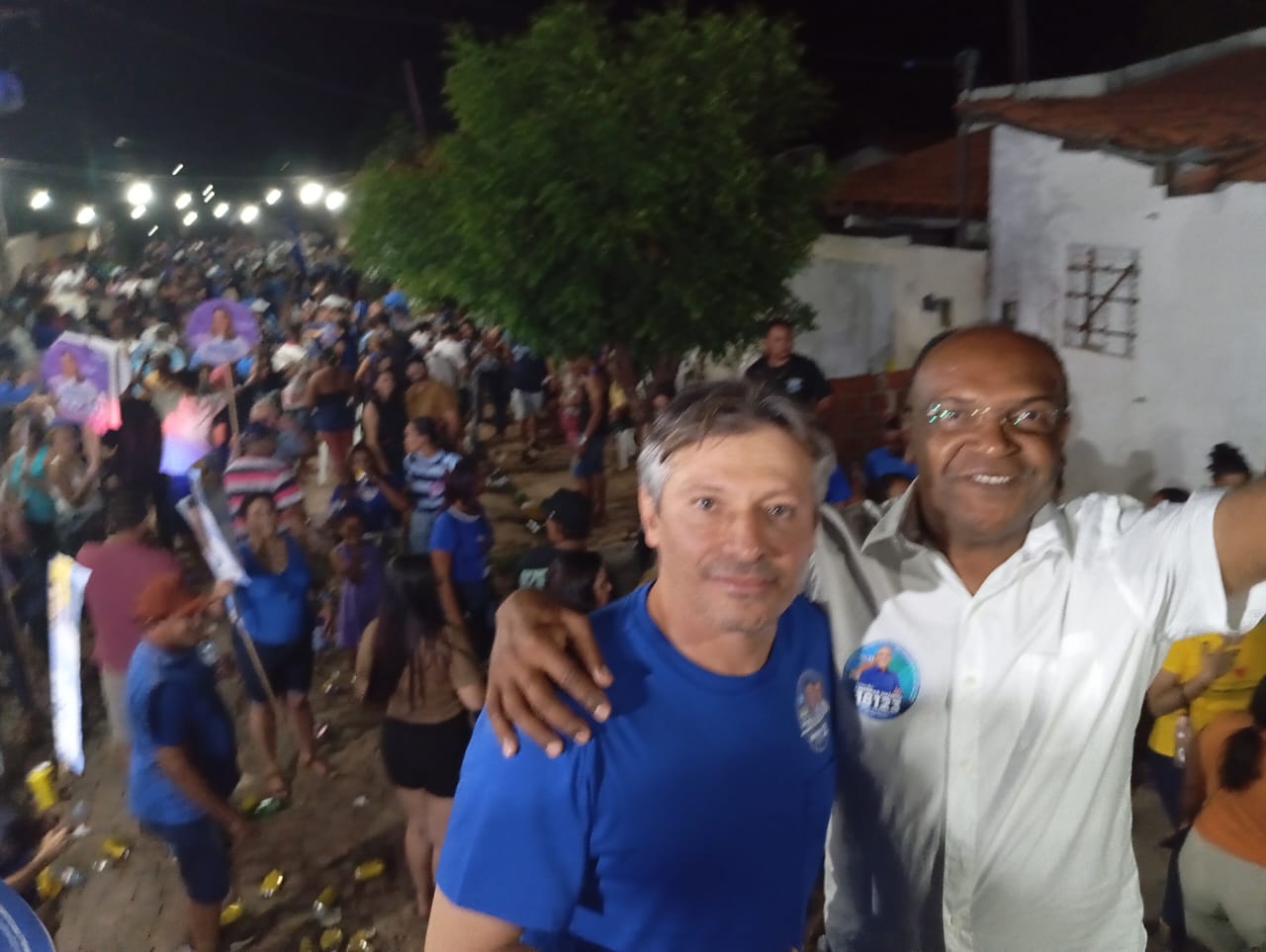 Lindomar Amâncio é aplaudindo em reunião