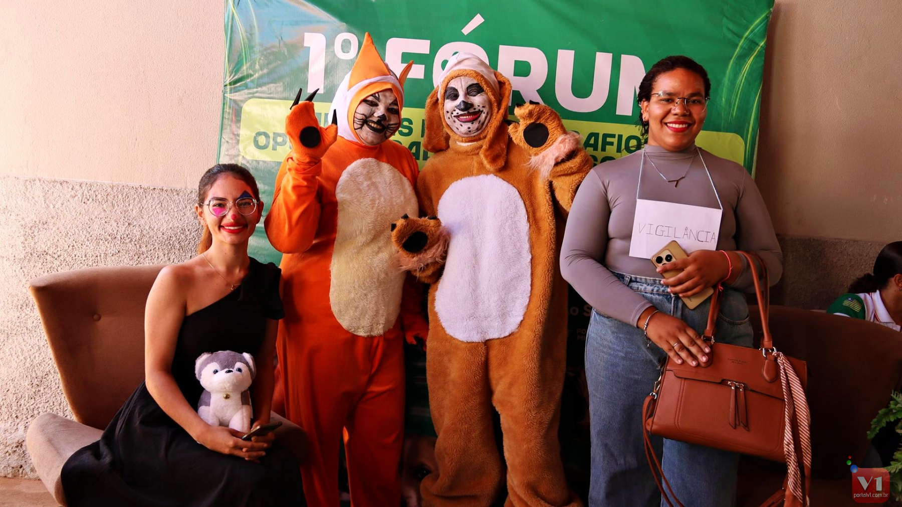 Cia Teatro os Desfraldadores participa doI Fórum Animais de Rua e discute desafios e soluções para o problema
