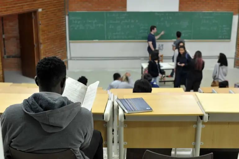 Violência e censura afetam nove em cada dez professores brasileiros