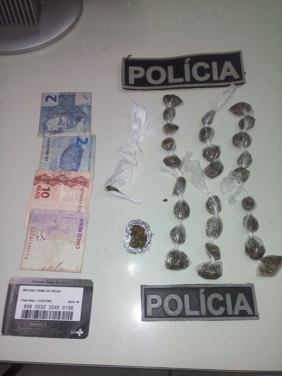 Policia Militar apreende drogas e suspeitos em duas abordagens