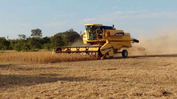11/11/16, 07:15 Quadrilha chega de Scania, faz vigia de refém e leva R$ 1 milhão de fazenda