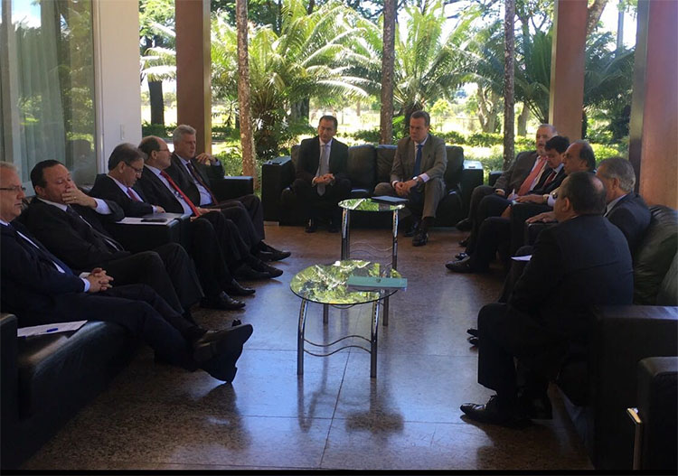 Em nota, governadores dizem que atitude de PMs é 'inaceitável e ilegal'