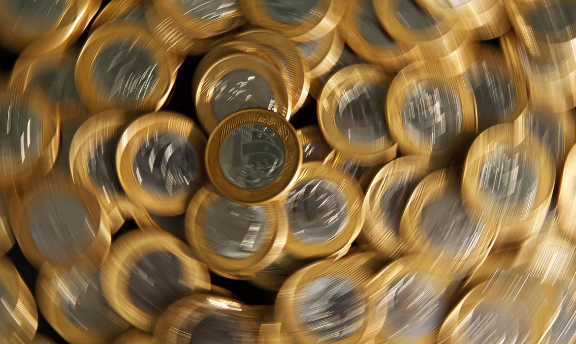 Salário mínimo passou a valer R$ 1,1 mil a partir do dia 1º