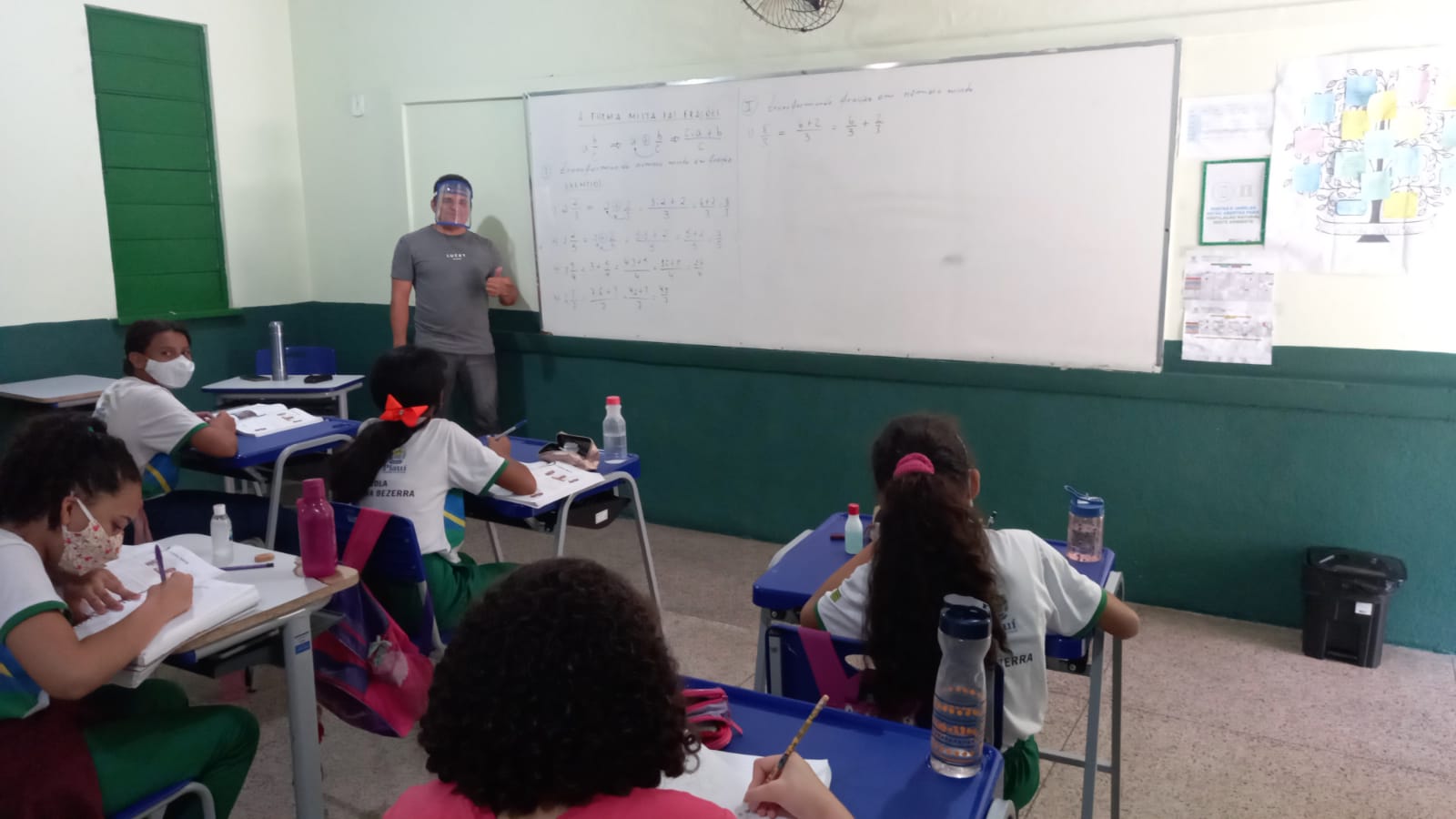 Cerca de 10 mil estudantes do 5º e 9º ano do Ensino Fundamental da rede estadual retornam às aulas 100% presenciais
