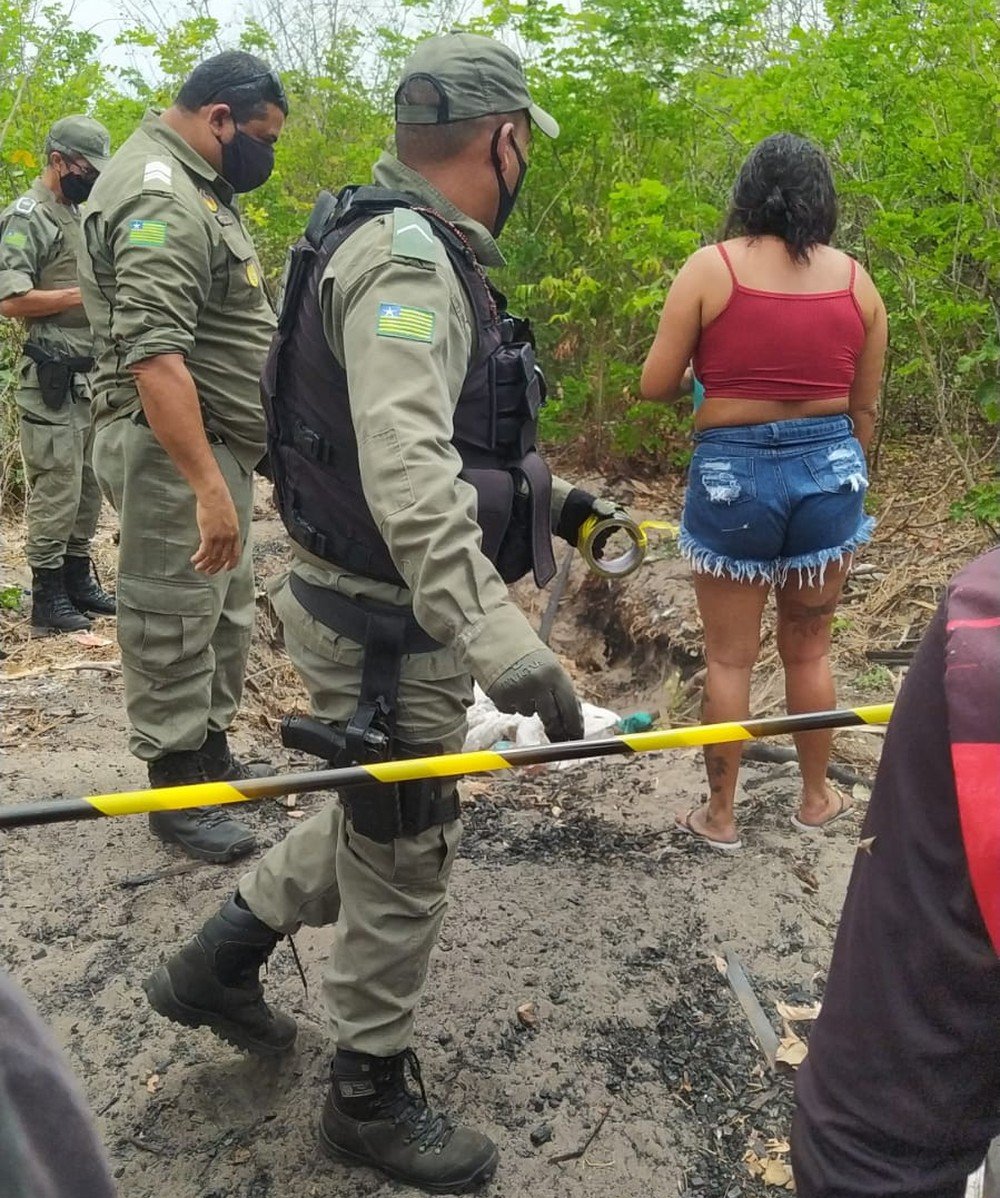 Mulher é encontrada morta com mãos amarradas dentro de buraco