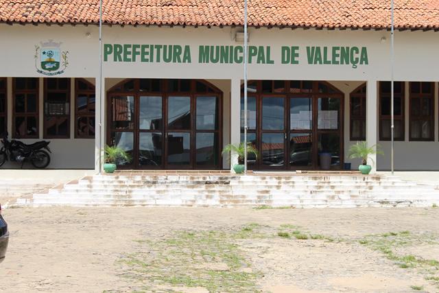 Prefeitura de Valença Piaui baixa decreto sobre a concessão de ponto facultativo do dia 28
