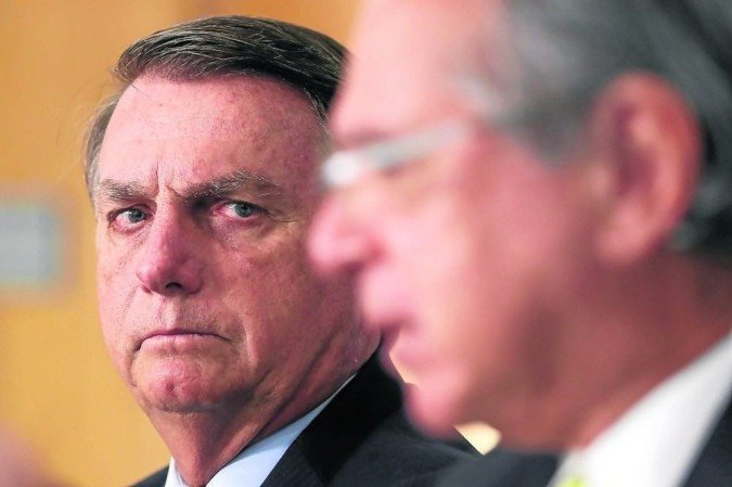 Para bancar Auxílio Brasil, governo federal quer licença para gastar