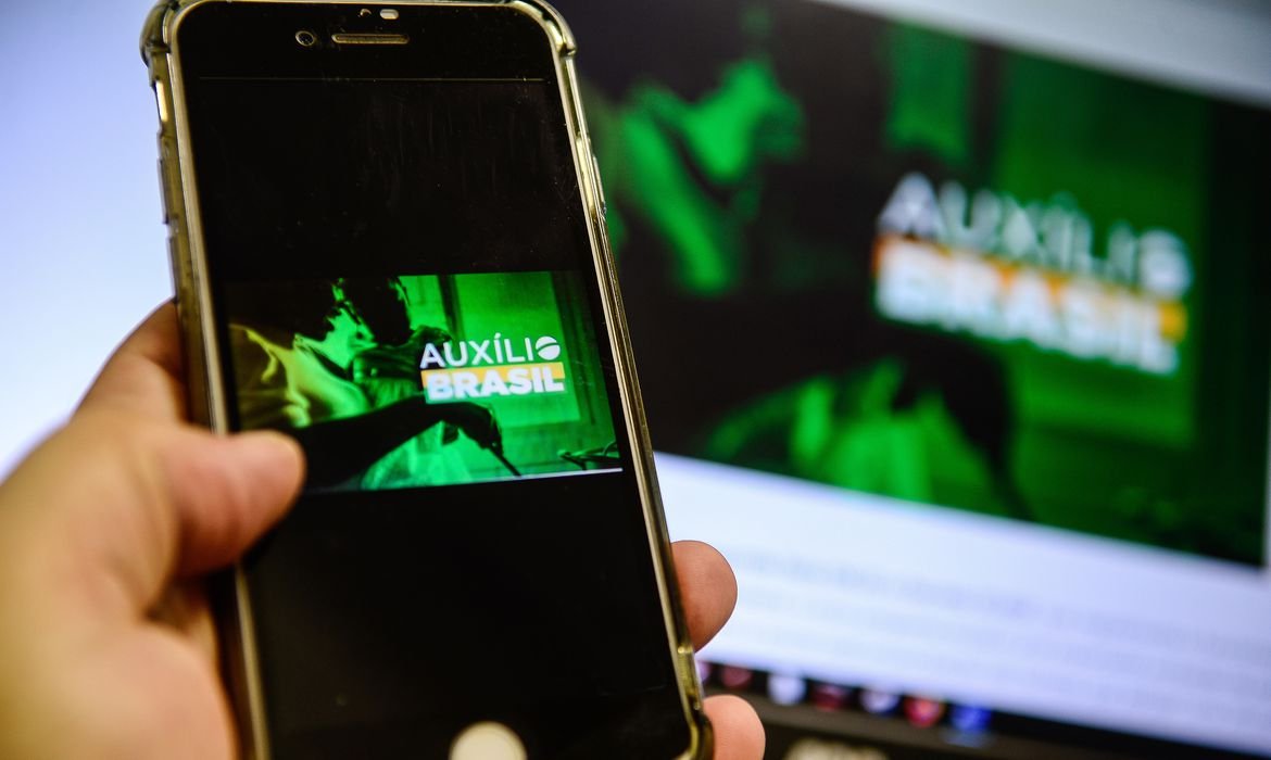 Caixa Econômica paga Auxílio Brasil para beneficiários com NIS final 3