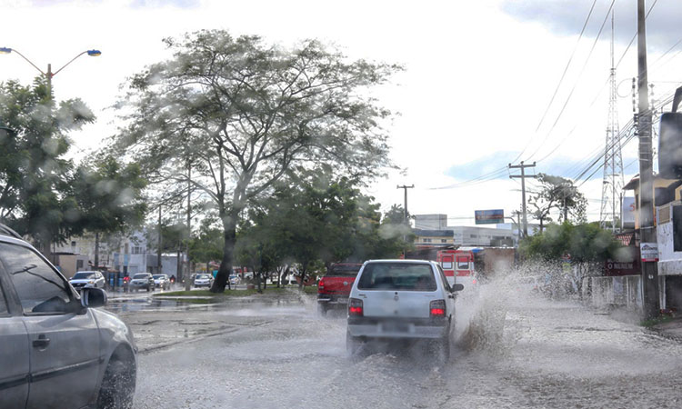Inmet emite alerta laranja com chuvas intensas para 157 municípios do Piauí