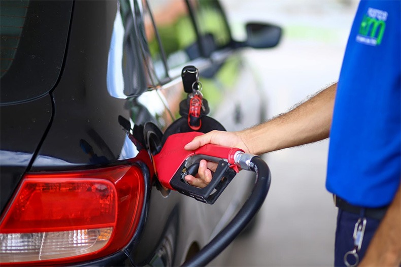 Gasolina segue mais cara no Brasil do que no exterior