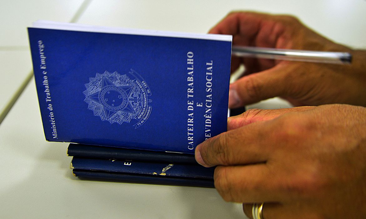 País gera 135 mil novos postos de trabalho em novembro, diz Caged