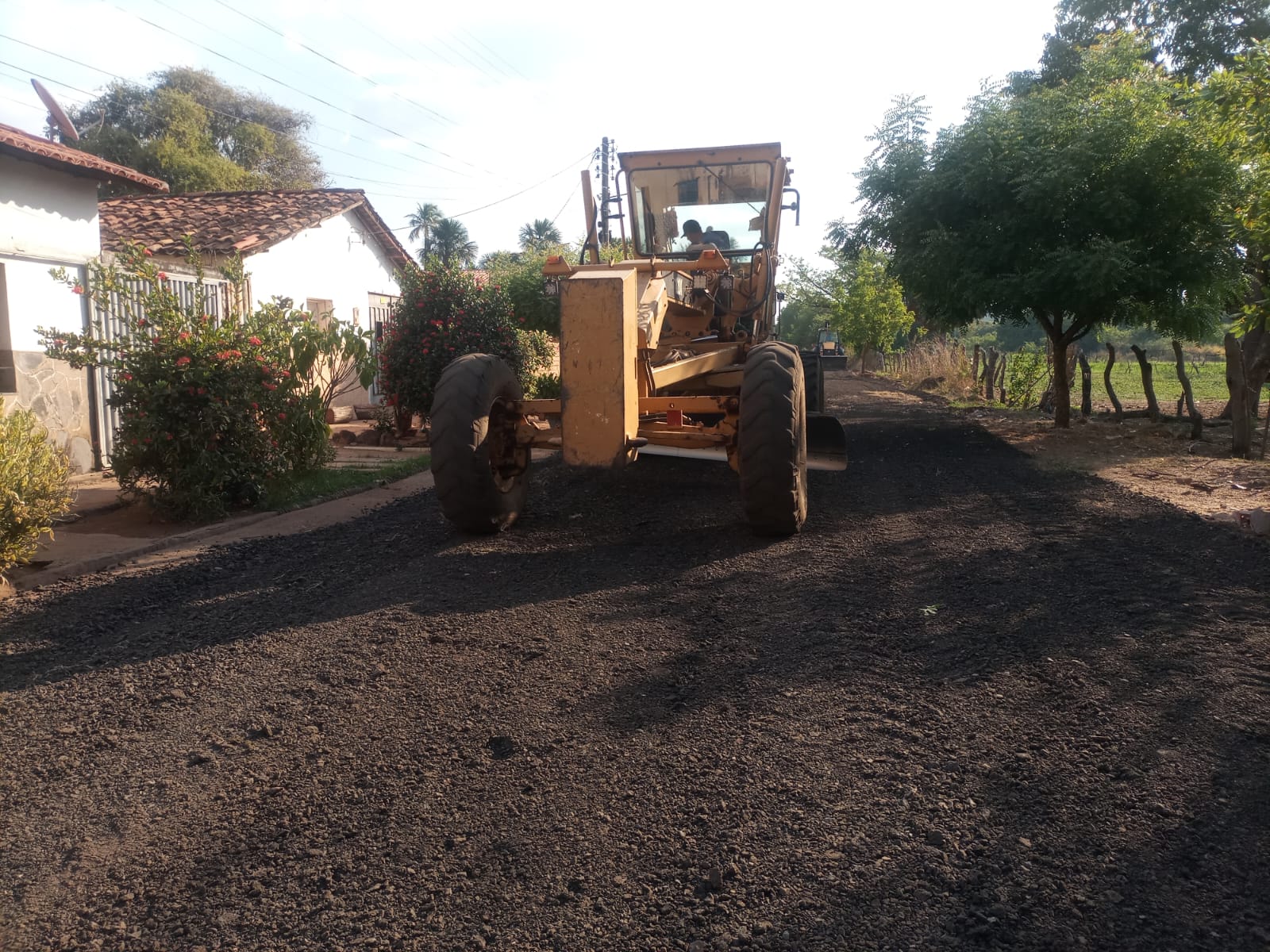 Sonho: Prefeitura de Valença realiza obra de pavimentação asfáltica Avenida Pimenteiras