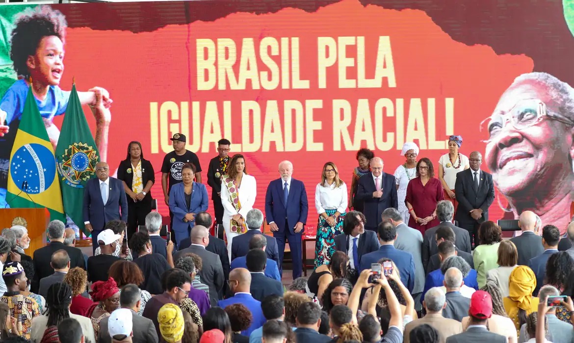 Igualdade racial: Lula lança ações e cinco quilombos são titulados