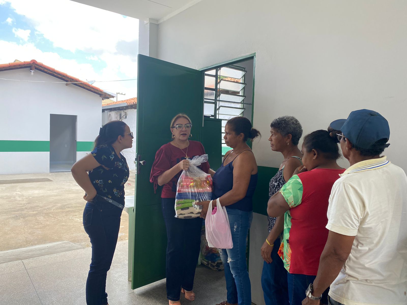 Projeto alimento na mesa leva alimentos a famílias em situação de vulnerabilidade social em Valença