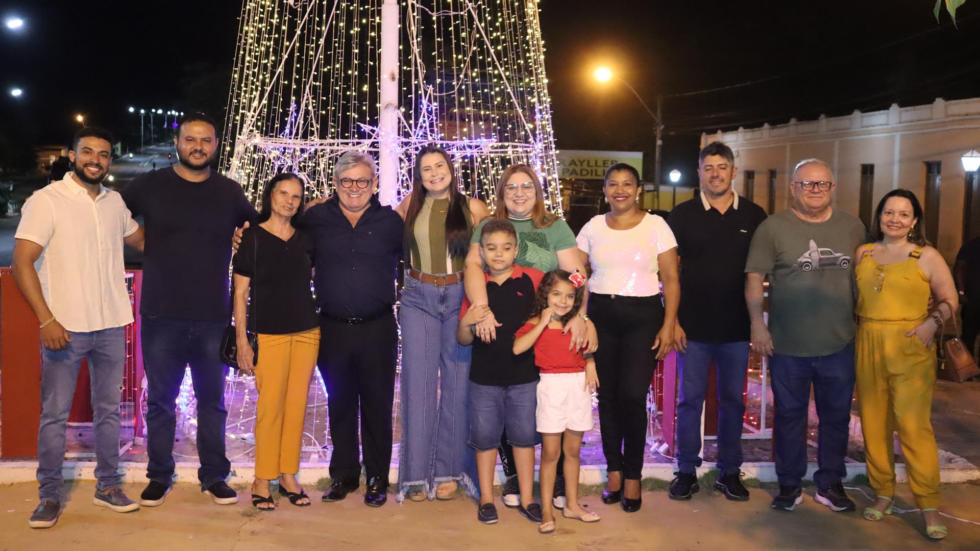 Prefeitura realiza acender das luzes natalinas em Valença