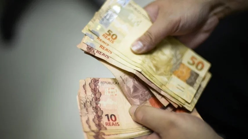 Governo do presidente Lula prevê salário mínimo de R$ 1.502 em 2025