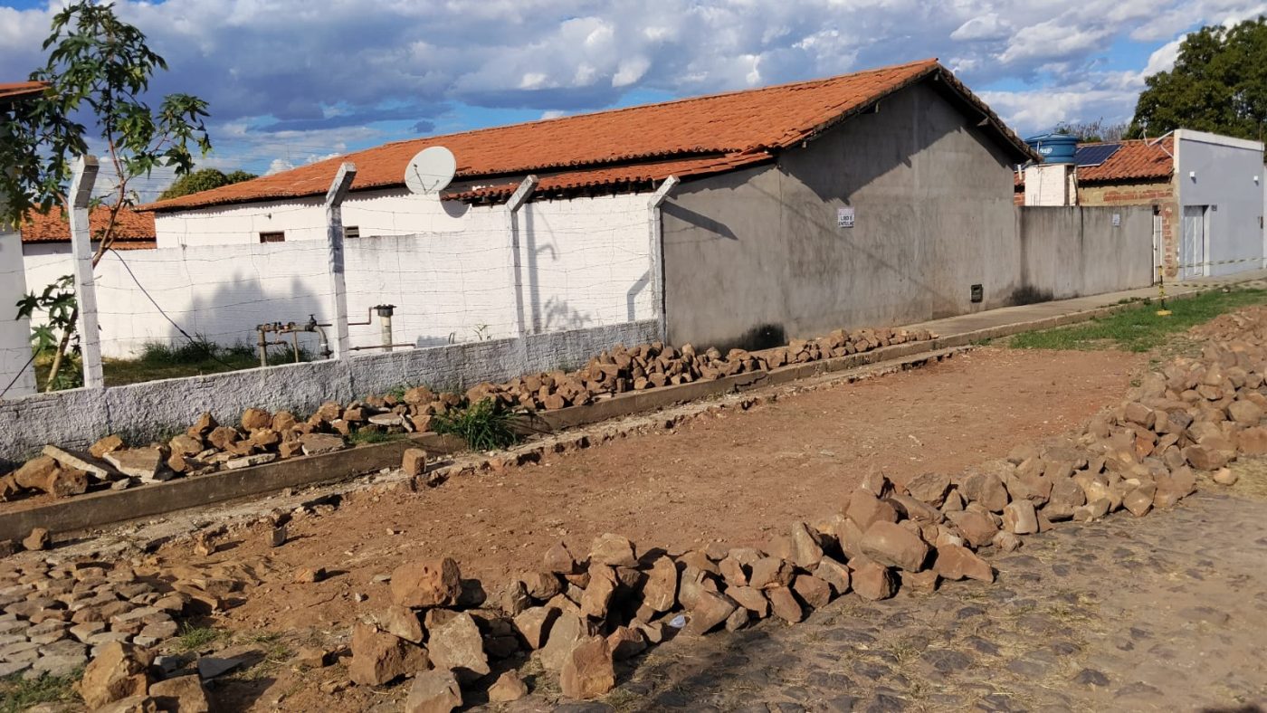 Prefeitura de Valença intensifica limpeza e manutenção de ruas na cidade