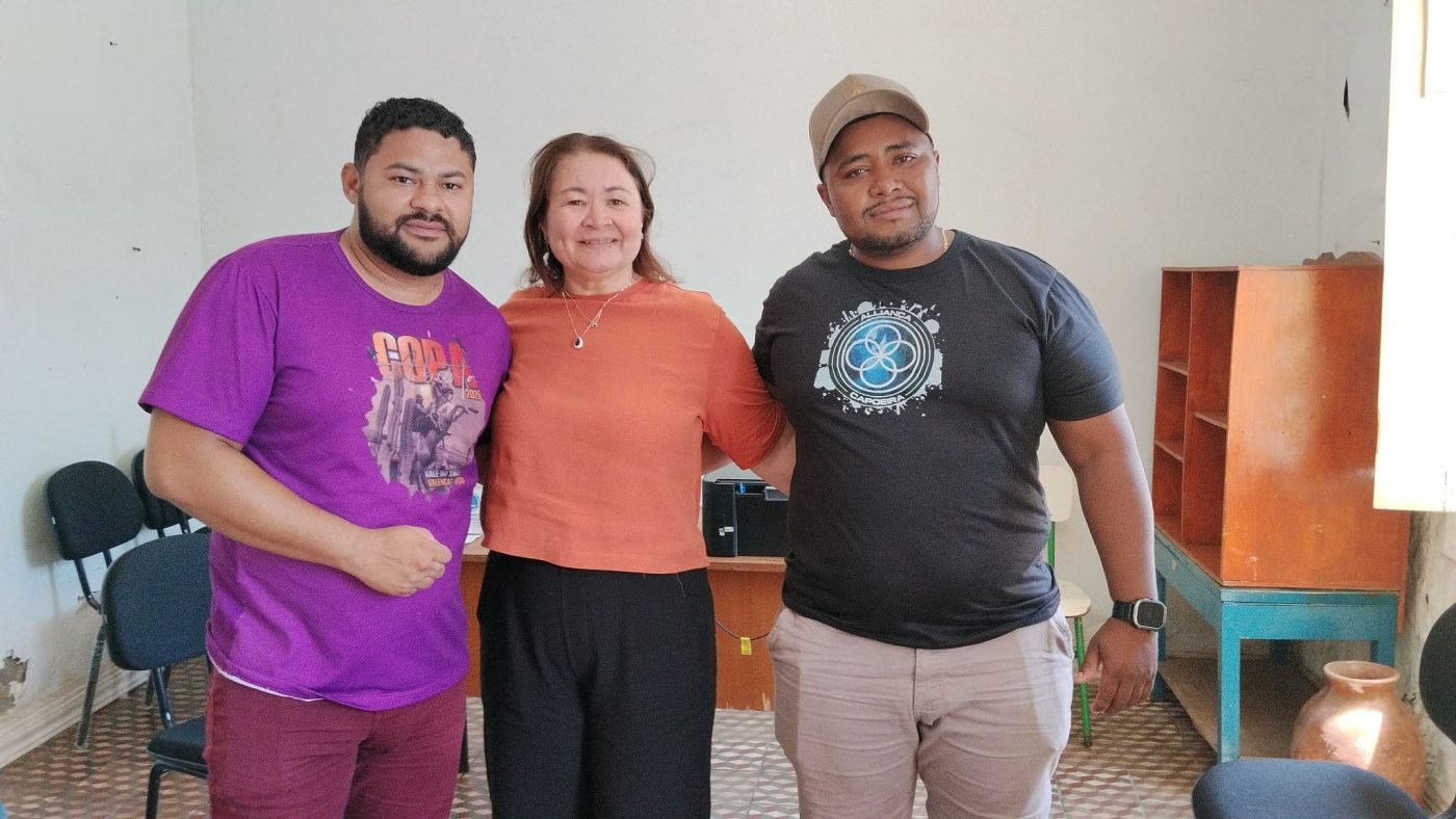 Secretária de Cultura, Ilana Caetano, recebe grupo de capoeira em Valença