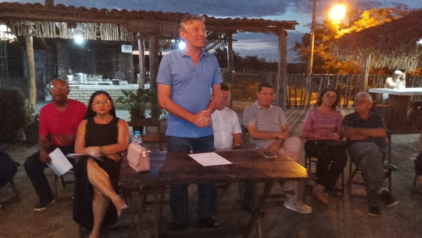 Prefeito Marcelo Costa realiza reunião com moradores e discute melhorias para o bairro